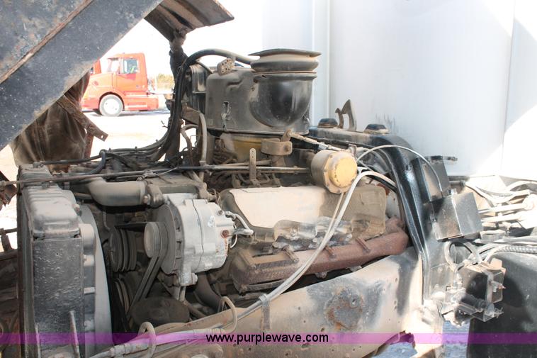 image for item H8359 1989 Ford C8000 fuel truck