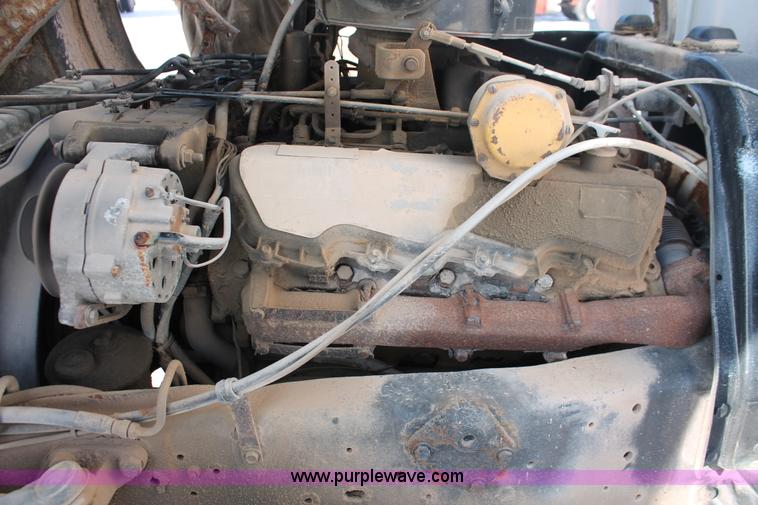 image for item H8359 1989 Ford C8000 fuel truck