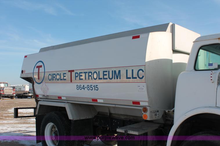 image for item H8359 1989 Ford C8000 fuel truck