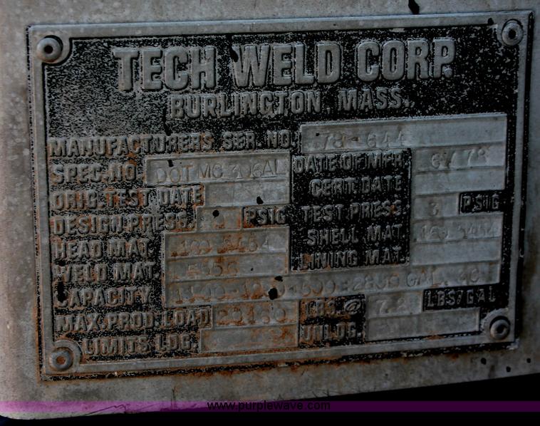 image for item H8359 1989 Ford C8000 fuel truck