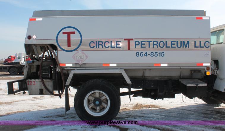 image for item H8359 1989 Ford C8000 fuel truck