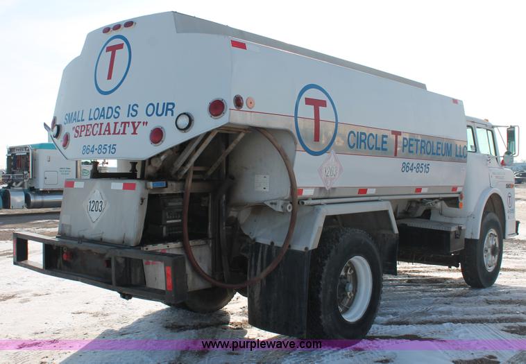 image for item H8359 1989 Ford C8000 fuel truck
