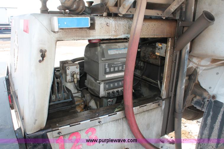 image for item H8359 1989 Ford C8000 fuel truck