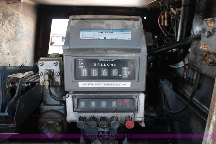 image for item H8359 1989 Ford C8000 fuel truck