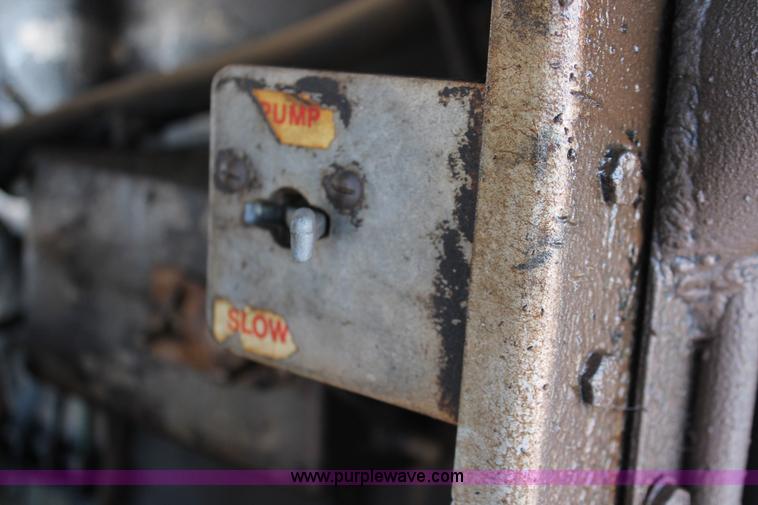 image for item H8359 1989 Ford C8000 fuel truck