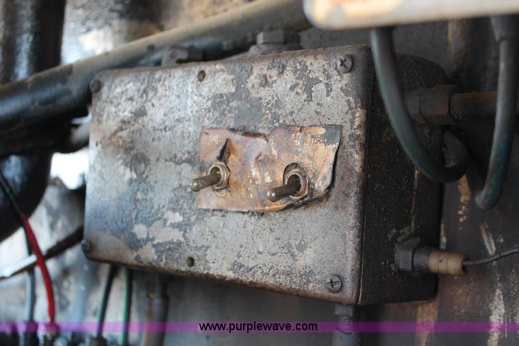 image for item H8359 1989 Ford C8000 fuel truck