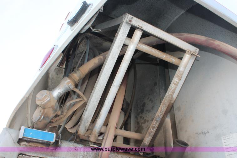 image for item H8359 1989 Ford C8000 fuel truck