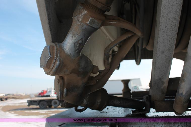 image for item H8359 1989 Ford C8000 fuel truck