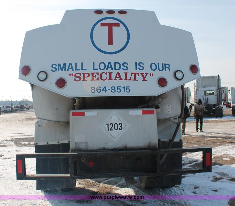 image for item H8359 1989 Ford C8000 fuel truck