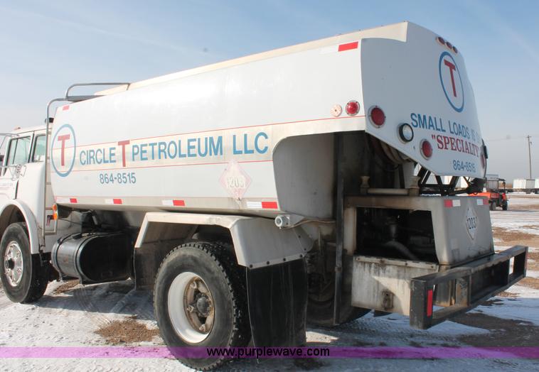 image for item H8359 1989 Ford C8000 fuel truck