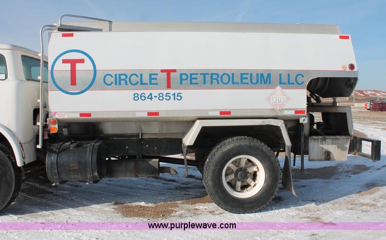image for item H8359 1989 Ford C8000 fuel truck