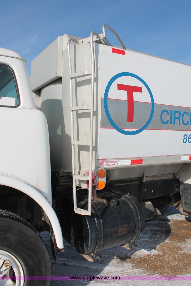 image for item H8359 1989 Ford C8000 fuel truck