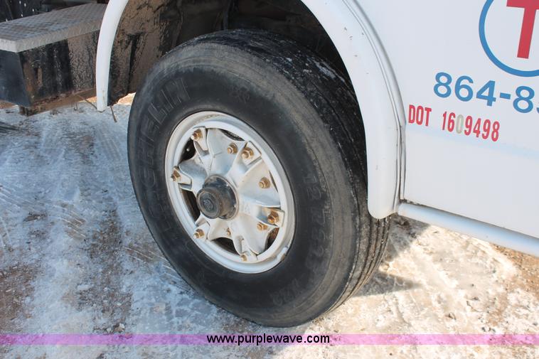 image for item H8359 1989 Ford C8000 fuel truck