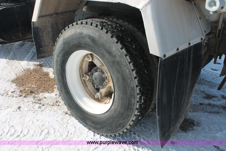 image for item H8359 1989 Ford C8000 fuel truck