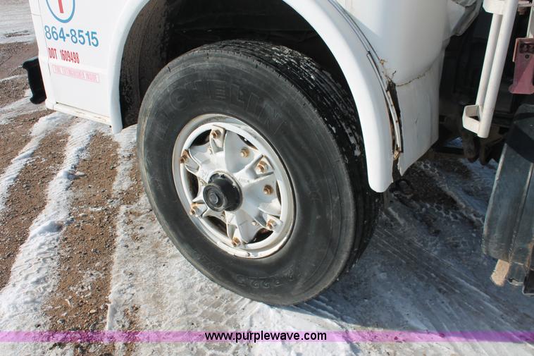 image for item H8359 1989 Ford C8000 fuel truck