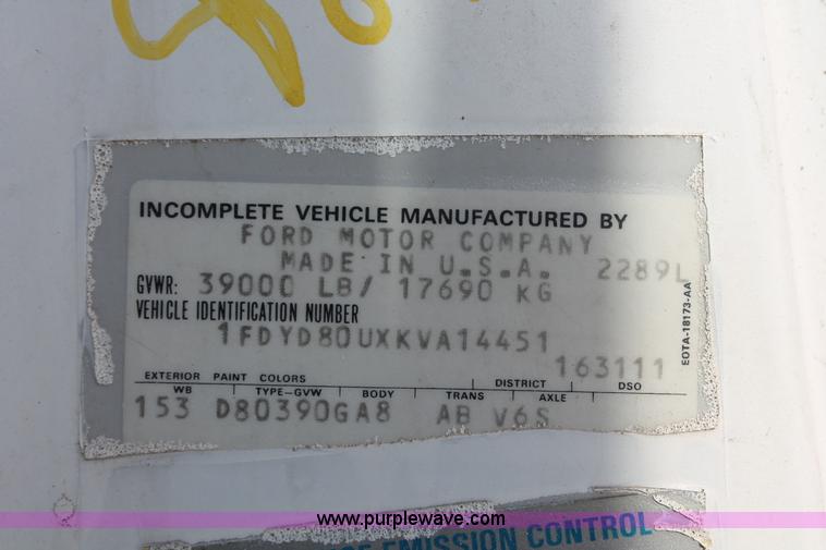 image for item H8359 1989 Ford C8000 fuel truck