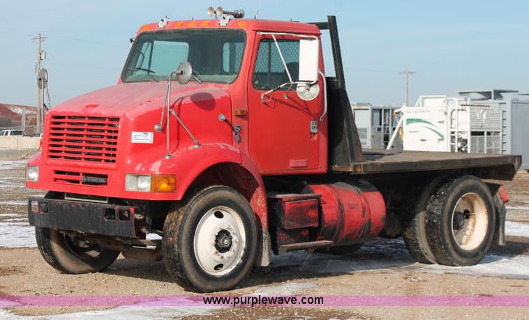 image for item H8360 1990 International 8100 flatbed truck