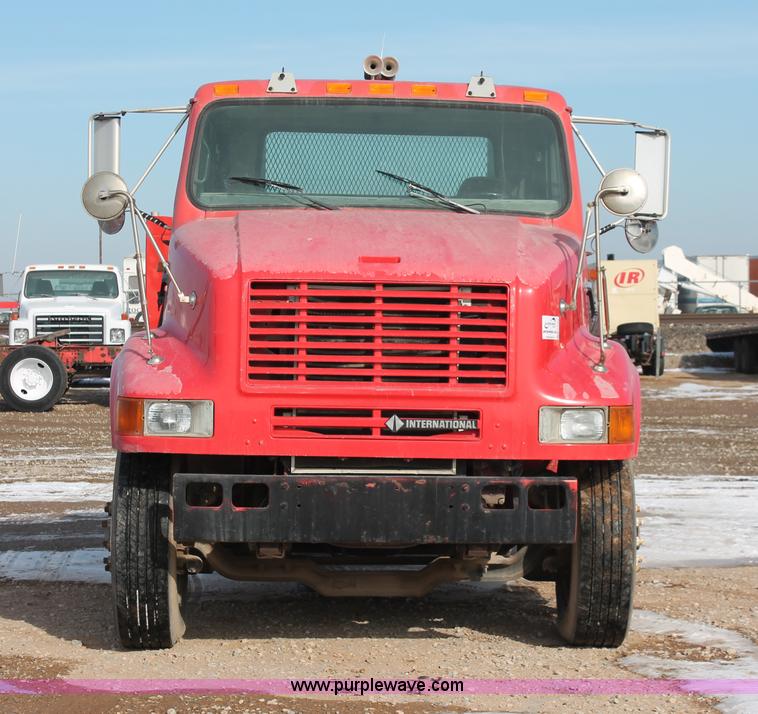 image for item H8360 1990 International 8100 flatbed truck
