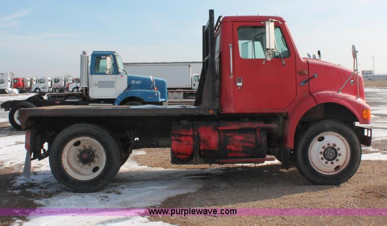 image for item H8360 1990 International 8100 flatbed truck