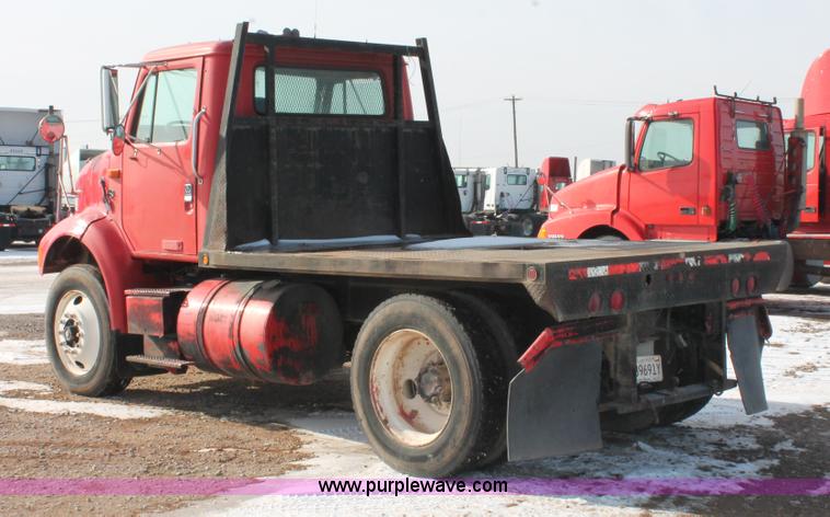 image for item H8360 1990 International 8100 flatbed truck