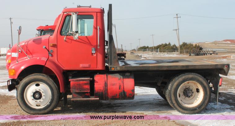 image for item H8360 1990 International 8100 flatbed truck