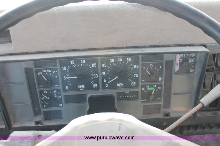 image for item H8360 1990 International 8100 flatbed truck