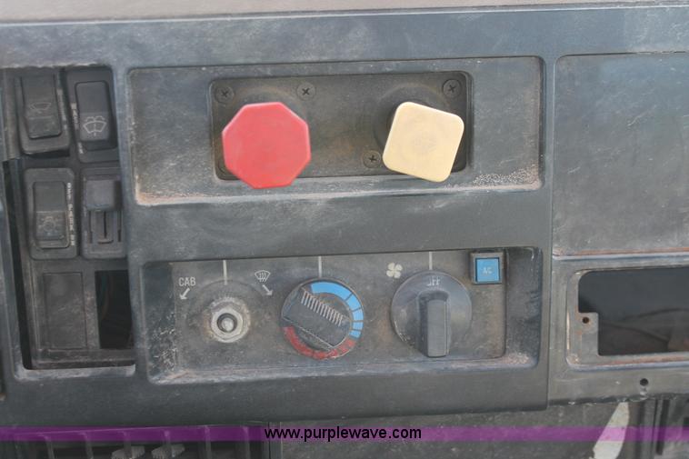 image for item H8360 1990 International 8100 flatbed truck