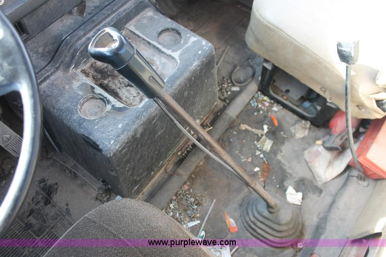 image for item H8360 1990 International 8100 flatbed truck