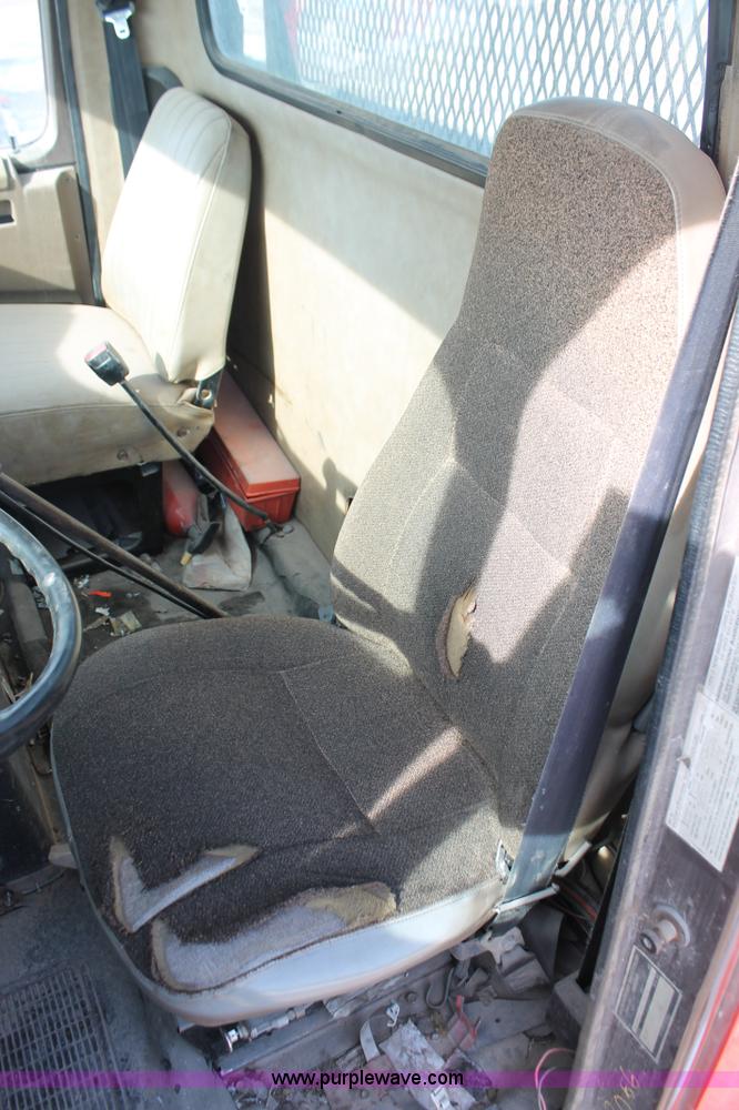 image for item H8360 1990 International 8100 flatbed truck