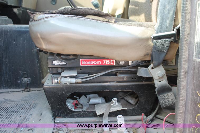 image for item H8360 1990 International 8100 flatbed truck