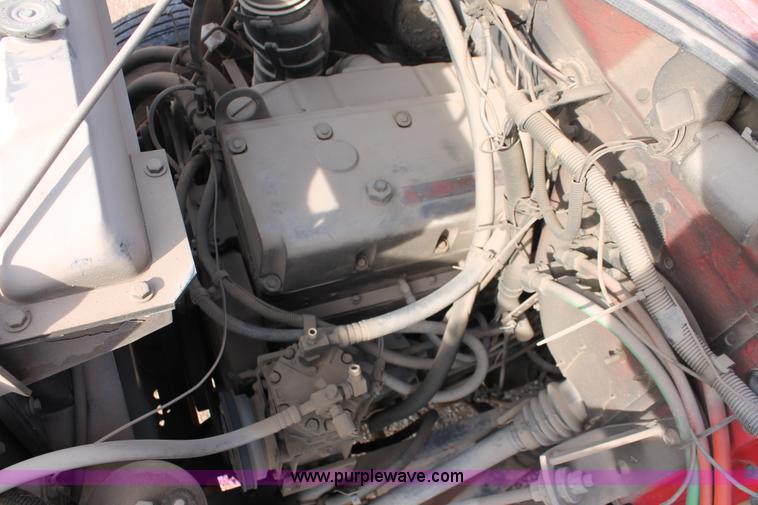 image for item H8360 1990 International 8100 flatbed truck