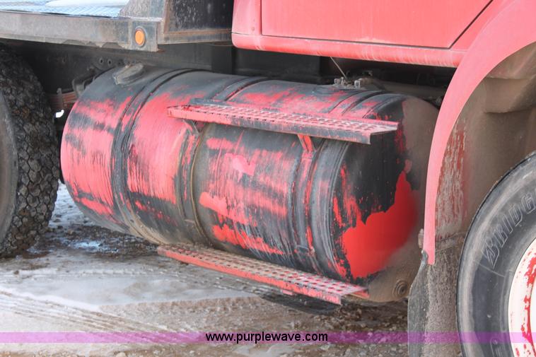 image for item H8360 1990 International 8100 flatbed truck