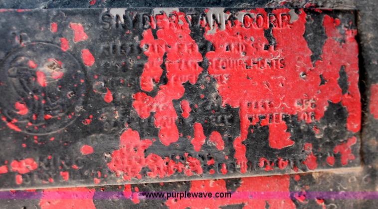 image for item H8360 1990 International 8100 flatbed truck