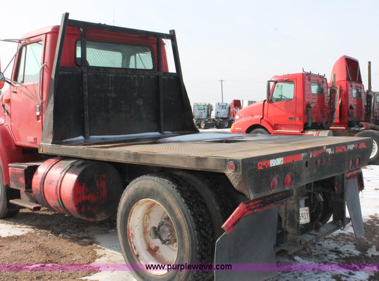 image for item H8360 1990 International 8100 flatbed truck