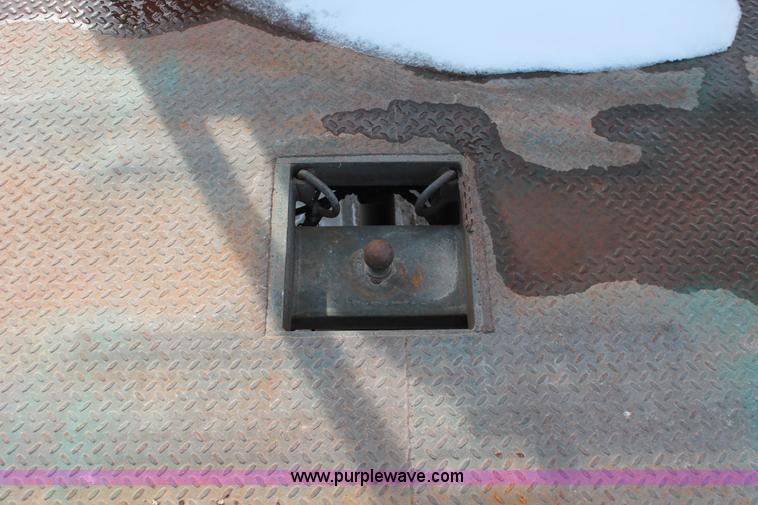 image for item H8360 1990 International 8100 flatbed truck