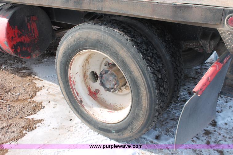 image for item H8360 1990 International 8100 flatbed truck