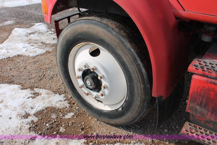 image for item H8360 1990 International 8100 flatbed truck