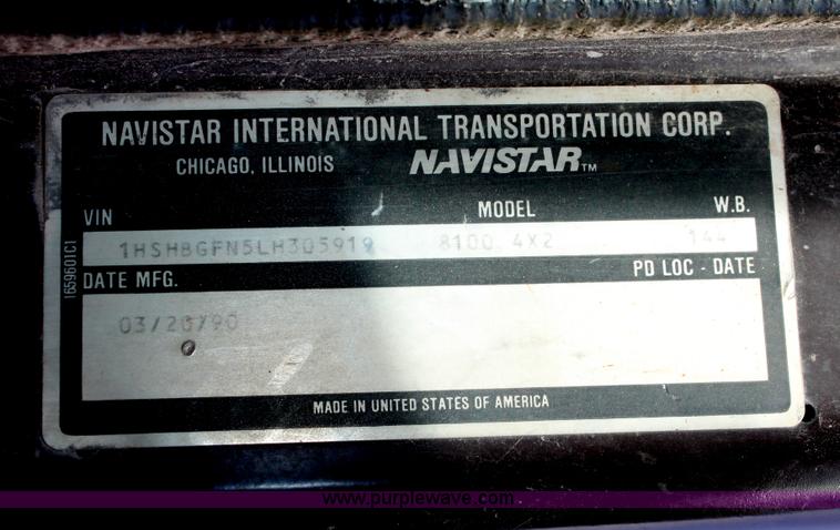 image for item H8360 1990 International 8100 flatbed truck