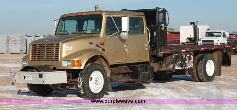 image for item H8368 2001 International 4700 Crew Cab flatbed truck