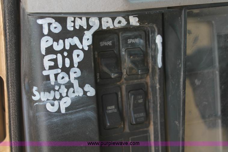 image for item H8368 2001 International 4700 Crew Cab flatbed truck