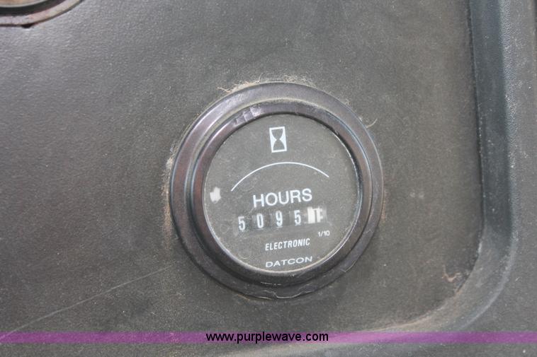 image for item H8368 2001 International 4700 Crew Cab flatbed truck