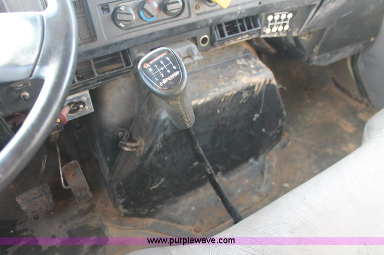 image for item H8368 2001 International 4700 Crew Cab flatbed truck