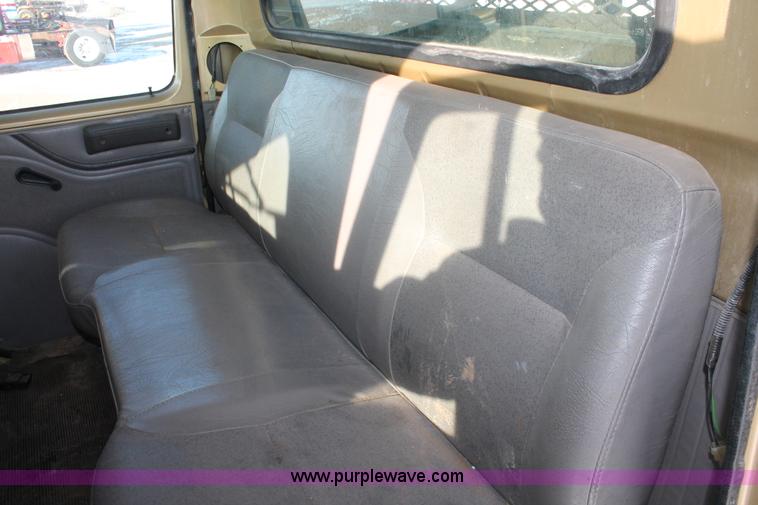 image for item H8368 2001 International 4700 Crew Cab flatbed truck