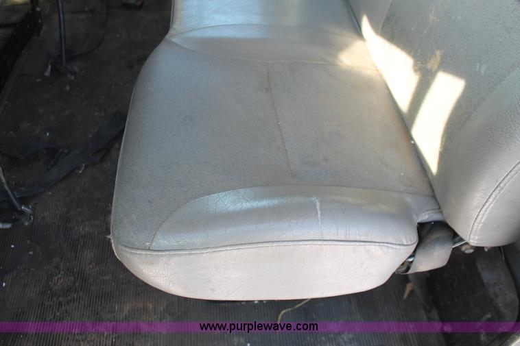 image for item H8368 2001 International 4700 Crew Cab flatbed truck