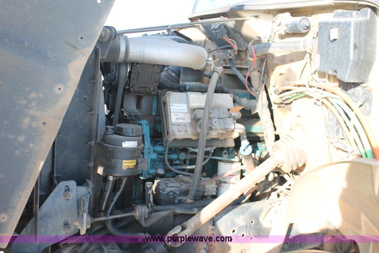 image for item H8368 2001 International 4700 Crew Cab flatbed truck