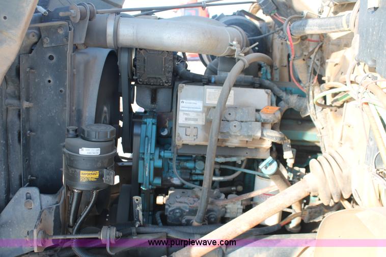 image for item H8368 2001 International 4700 Crew Cab flatbed truck