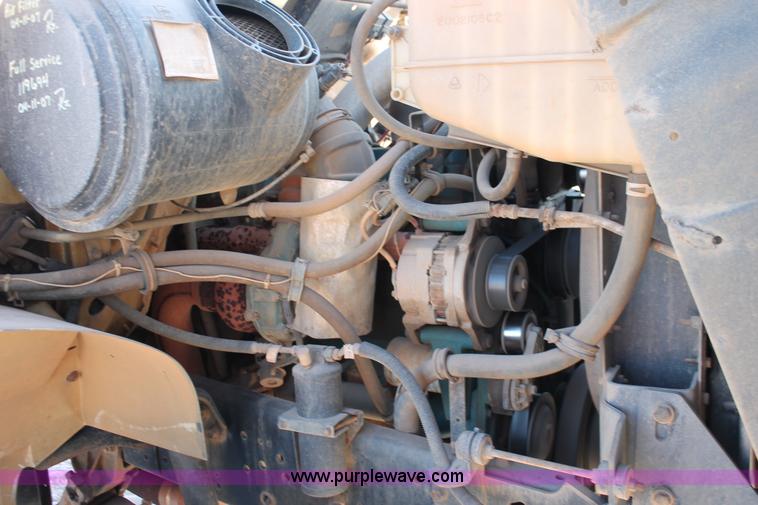 image for item H8368 2001 International 4700 Crew Cab flatbed truck