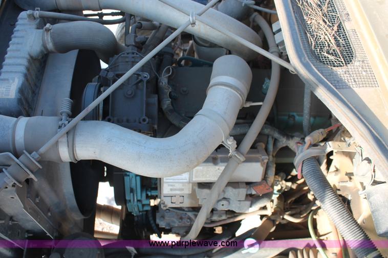 image for item H8368 2001 International 4700 Crew Cab flatbed truck