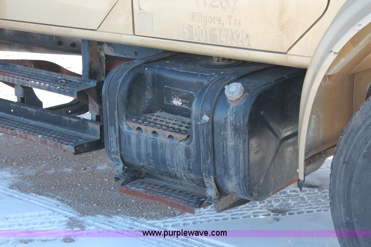 image for item H8368 2001 International 4700 Crew Cab flatbed truck