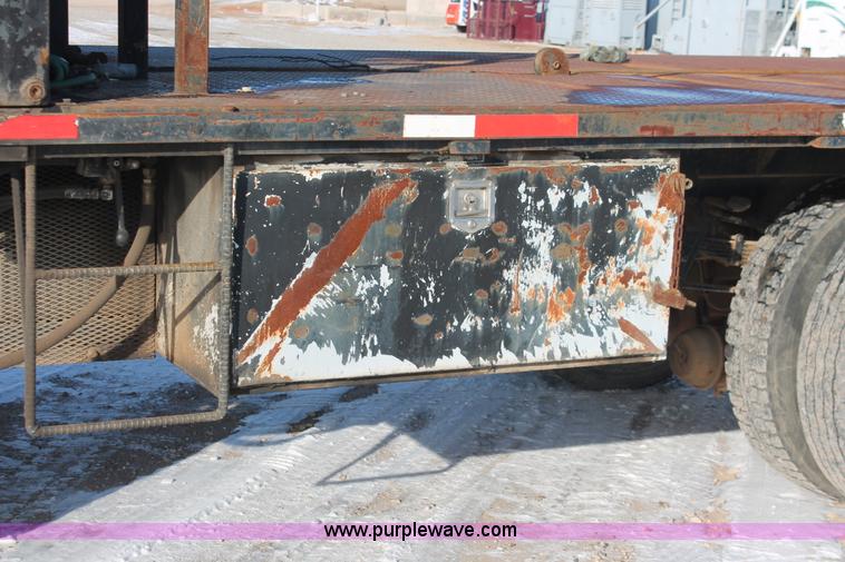 image for item H8368 2001 International 4700 Crew Cab flatbed truck